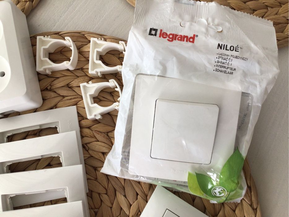 Gniazdka ramki łączniki simon legrand