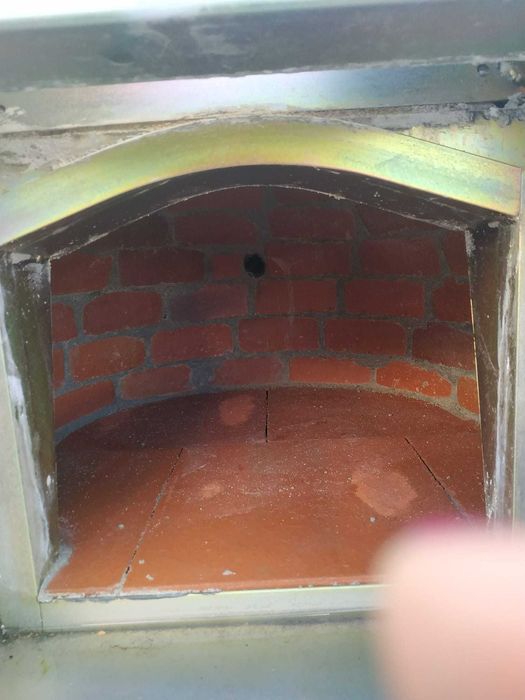 Forno a lenha rustico em tijolo para exterior