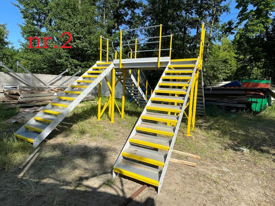 Schody stalowe z podestem