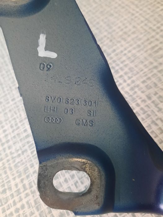 Петля капота ліва Audi A3 8V 15-20 оригинал 8V0823301G