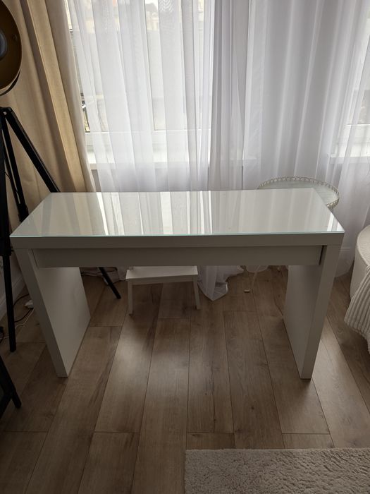 Toaletka ikea malm z szklanym blatem