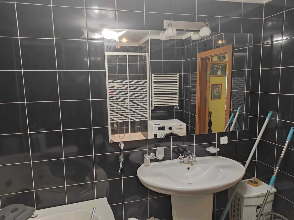 Продається видова 3-х.кім. квартира по вул. Набережна ім. В. Стефаника