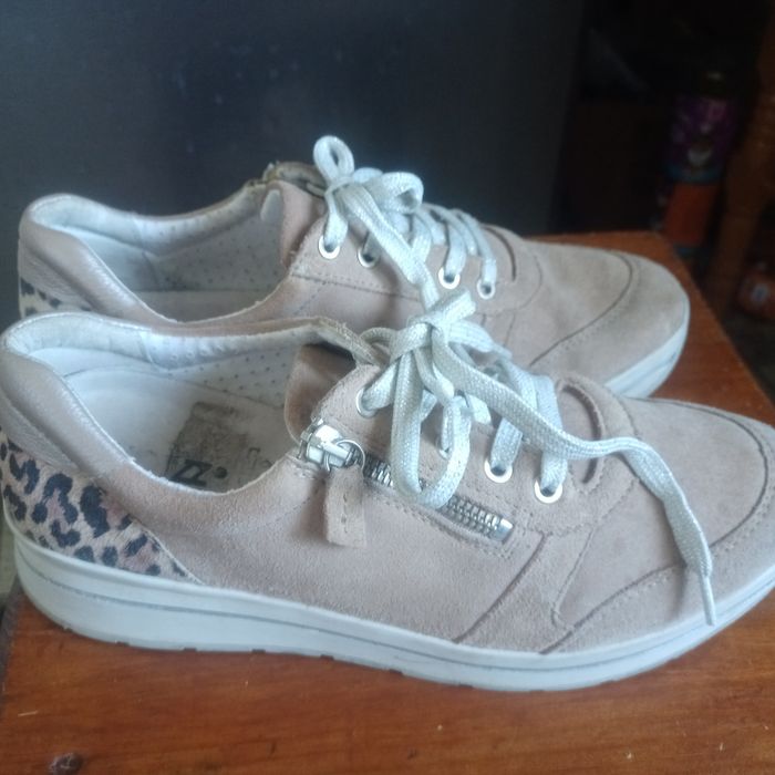 Кросівки і жіночі 41 розміру