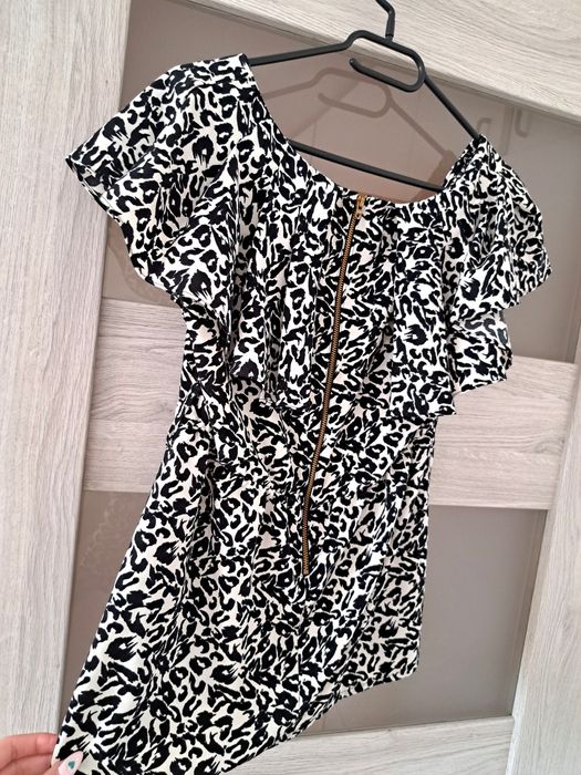 Elegsncka czarno biała bluzka z baskinką w panterkę h&m