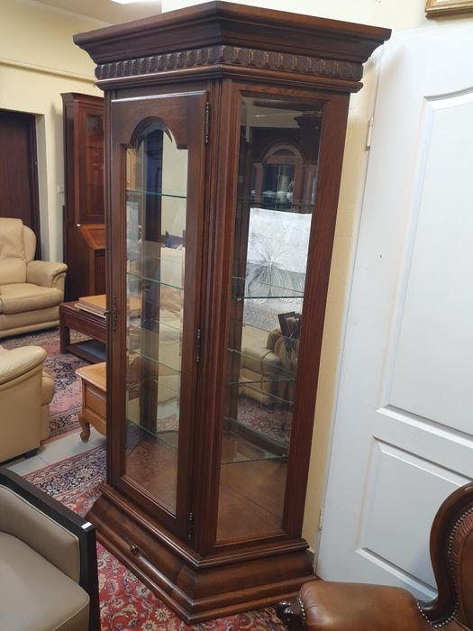 Duża dębowa witryna - serwantka