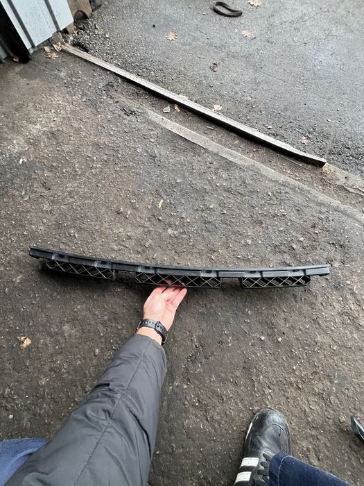 Passat nms кріплення заднього бампера центр 561807863A