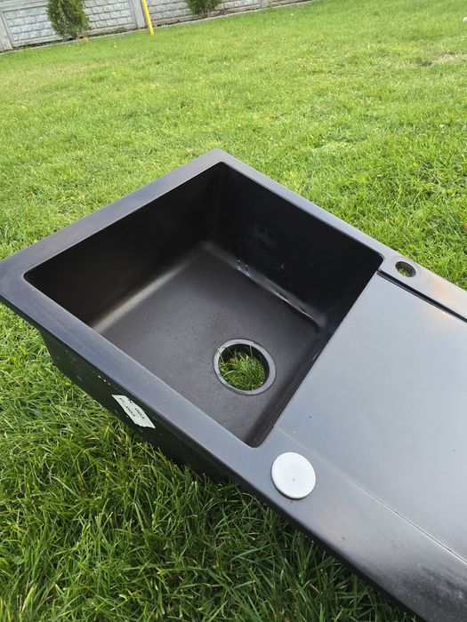 Zlew granitowy czarny z baterią