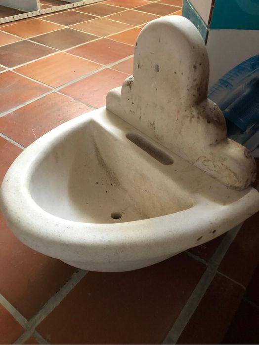 Lavatorio de parede em pedra moleanos