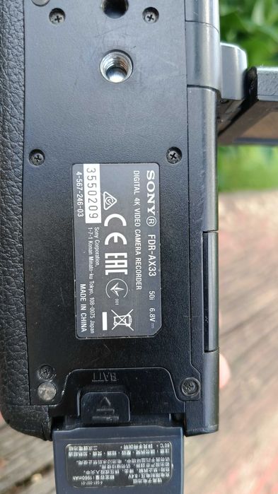 Відеокамера Sony FDR-AX33