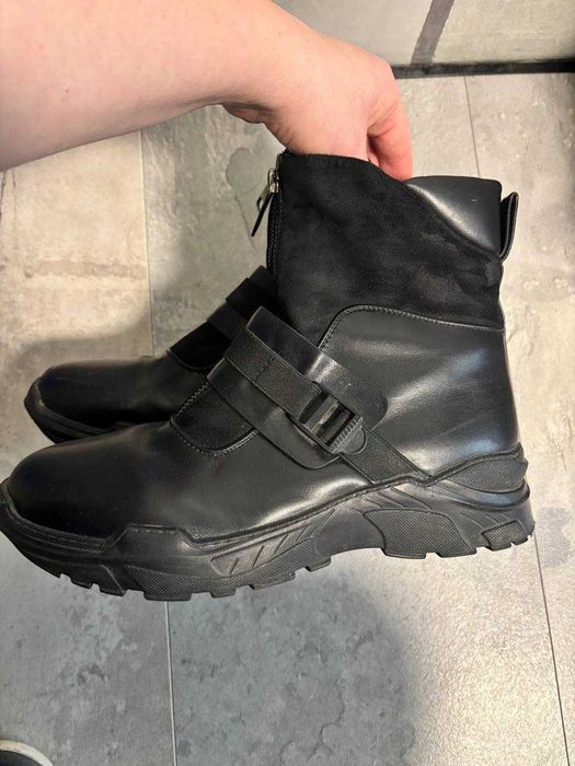 Продаю жіночі шкіряні чобітки