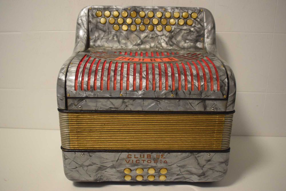 Concertina hohner club IIb Victoria 2 Voz. Tonalidade. C .  N 182