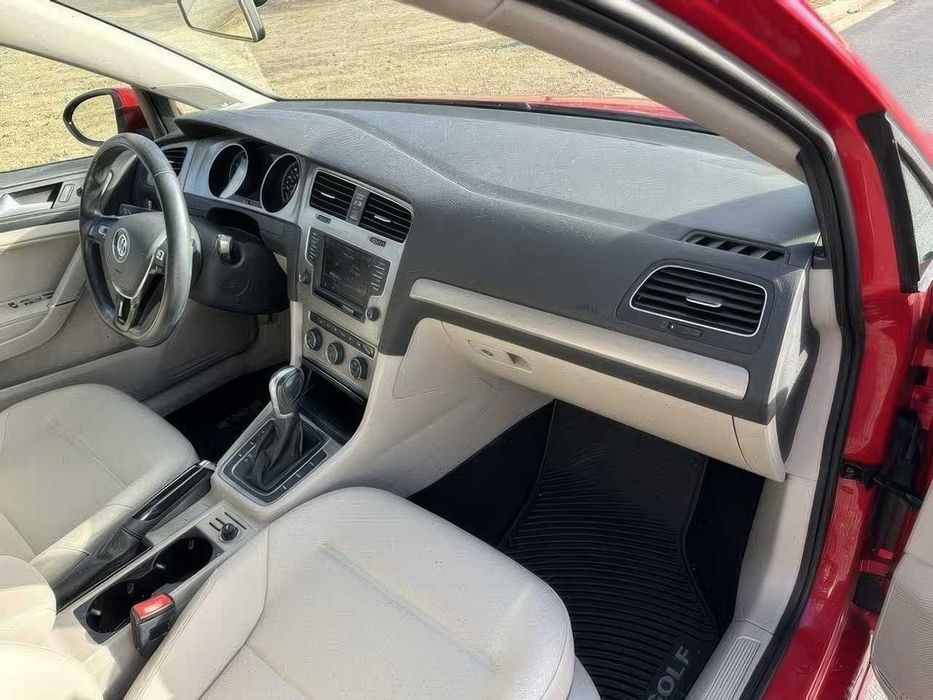 Volkswagen Golf      2017