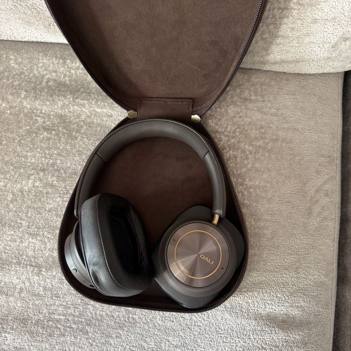 DALI IO-12 Premium Hi-Fi – Como Novos (Fatura/Garantia) + Acessórios Originais