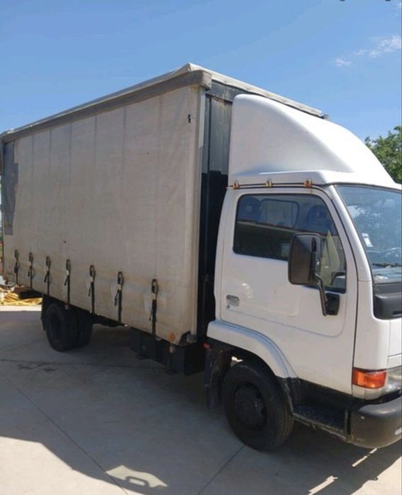 Nissan Cabstar 3.0  com toldo, rodado duplo