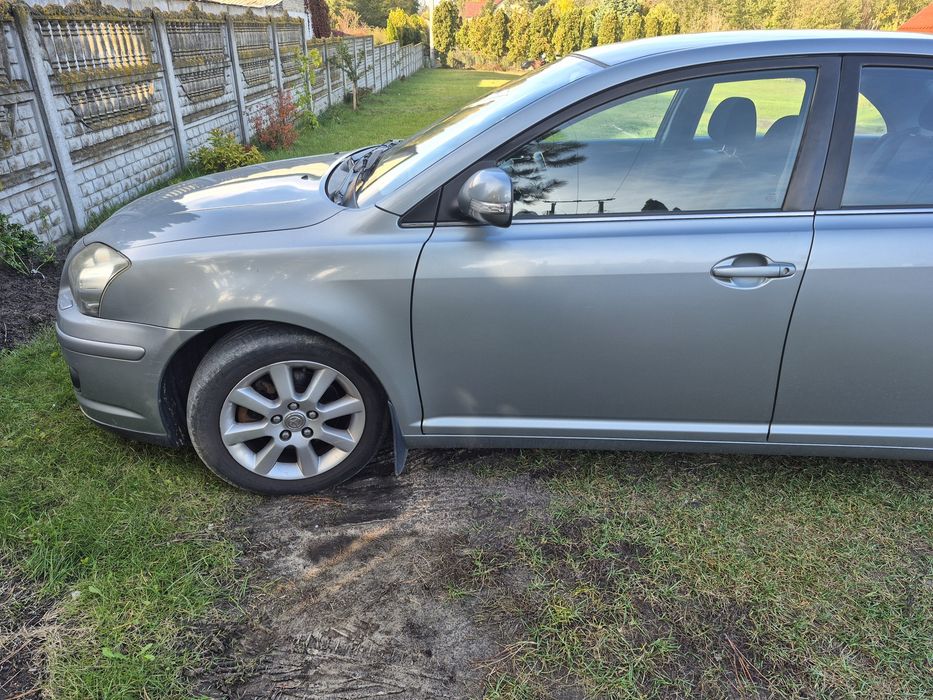 Toyota avensis 2.2