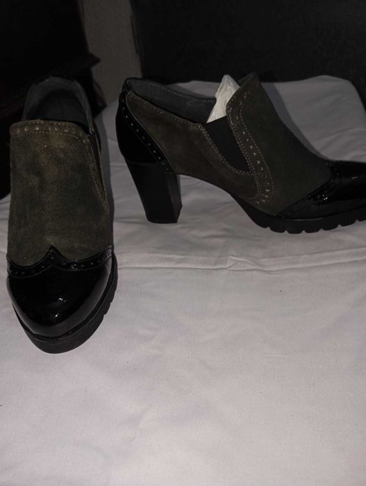 Botas com promenor preto - Nunca usadas