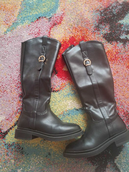 Botas de cano alto usadas apenas 2 vezes