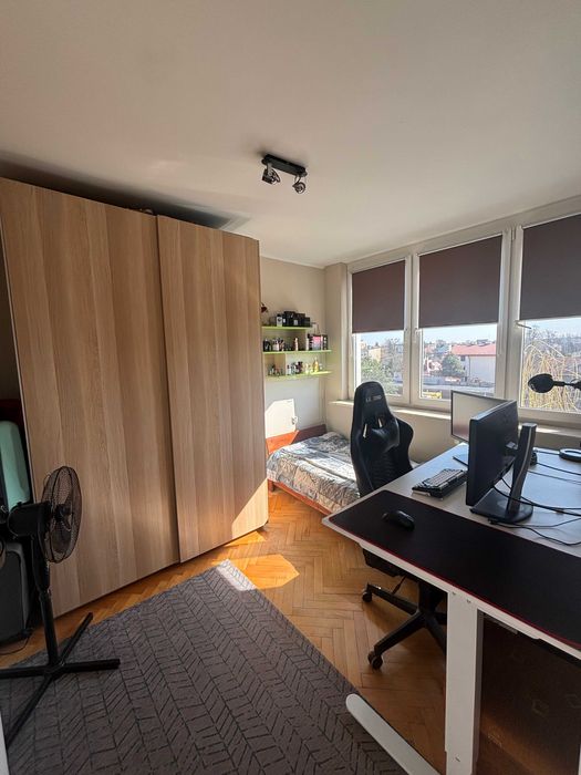 Sprzedam 4 - pokojowe mieszkanie