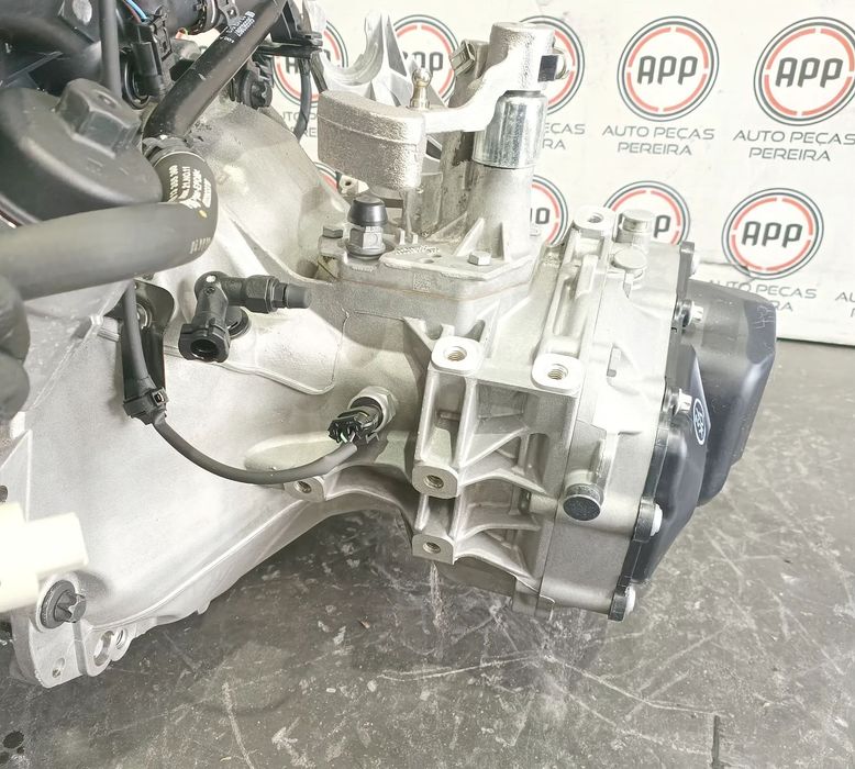 Caixa de velocidades Opel Corsa E de 2018, 1.4 16V, referência S374 , 79 000 kms .