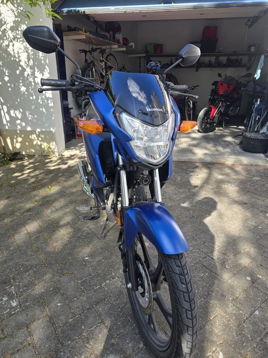 Honda CB125F azul