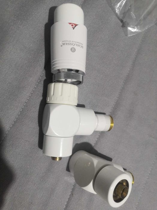 Zawór kątowy EXCLUSIVE GZ 1/2 16x2 PEX SCHLOSSER głowica termostatyczn