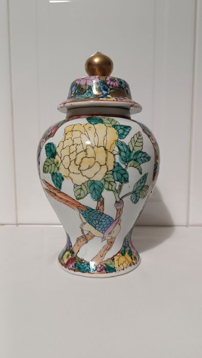 Pote antigo com tampa. 26 cm altura. 910 gramasNovo