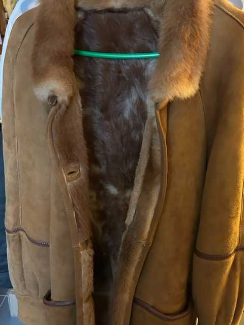 Casaco em Pele e pelo natural de Borrego por dentro