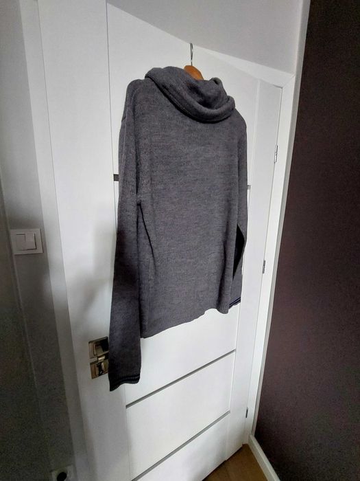 Sprzedam męski sweter, raczej cienki.