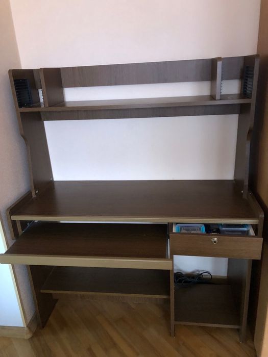 Компʼютерний стіл