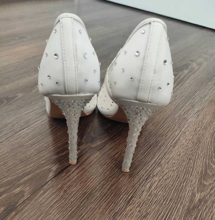 Buty ze skóry  z cyrkoniami