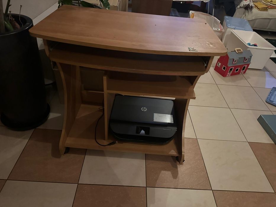 Oddam za darmo komode i  biurko
