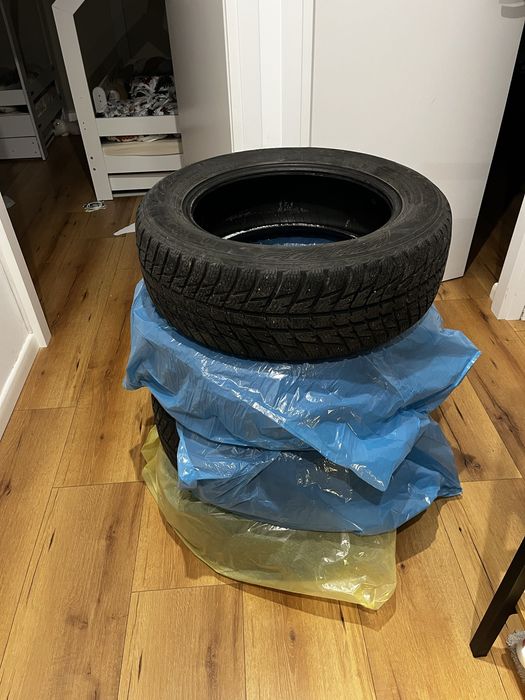 Opony zimowe 4 szt nokian