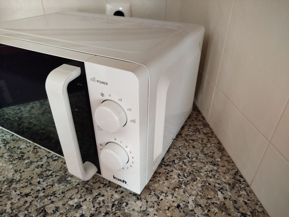 Micro-ondas KUNFT KMW-4459 (20 L - Sem Grill - Branco)