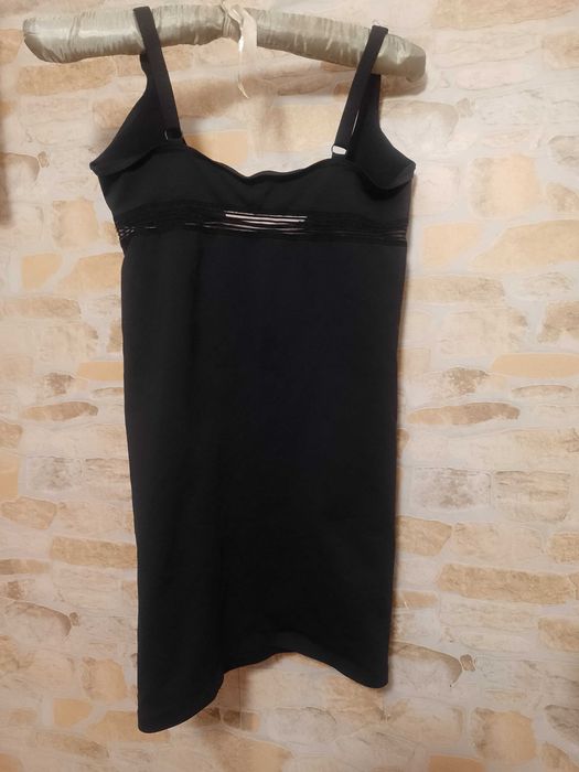 (40/L) Triumph/ Czarna Halka Mocno modelująca z Londynu