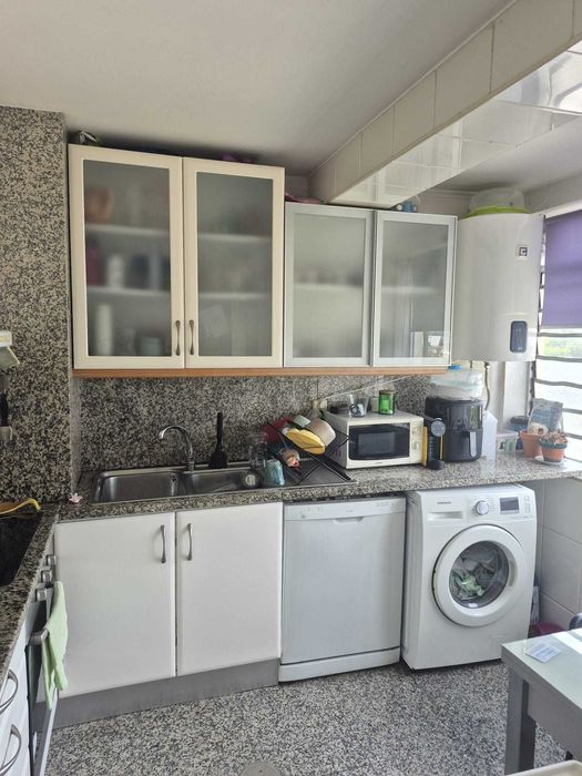 arrenda-se T4 em Valbom, a 5 minutos do Porto, 2º andar