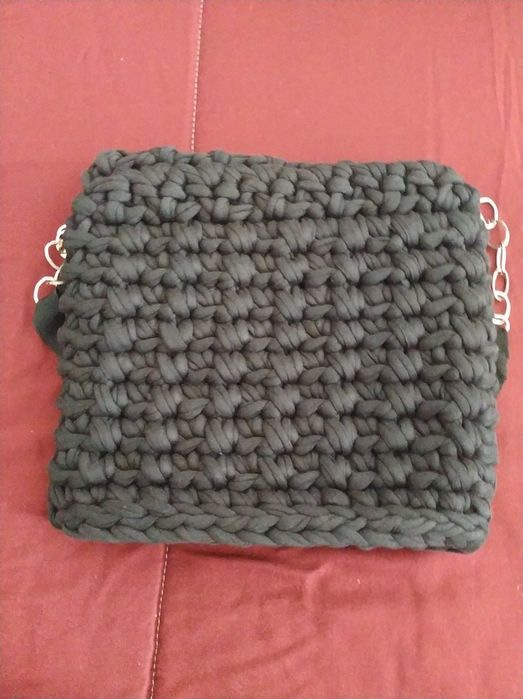 Mala preta feita à mão