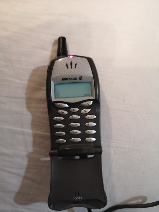 Telefon Ericsson T20s + ładowarka