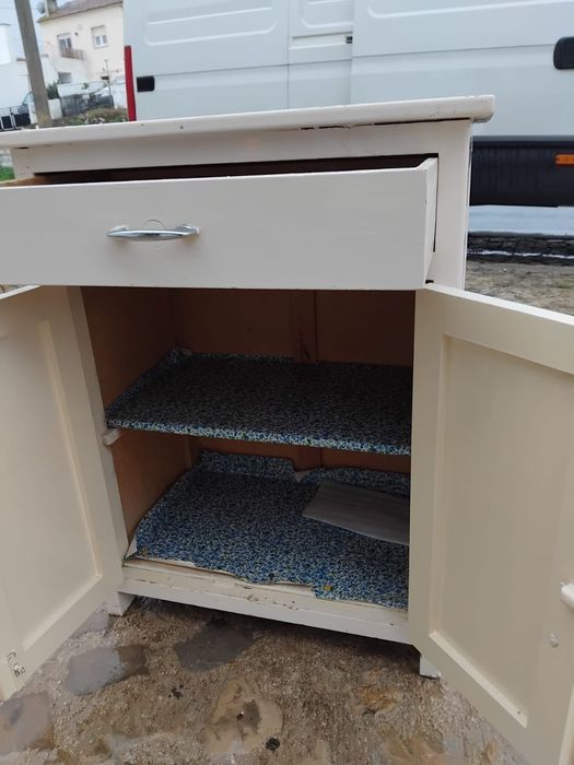 Pequeno armário de arrumação