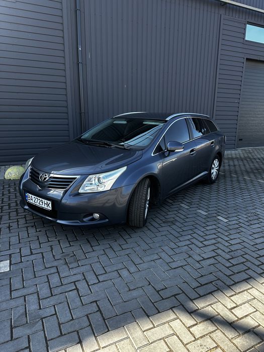 Toyota Avensis 1.8 бензин