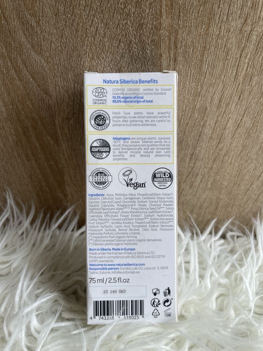 Natura Siberica Czarna maska peelingująca do twarzy.