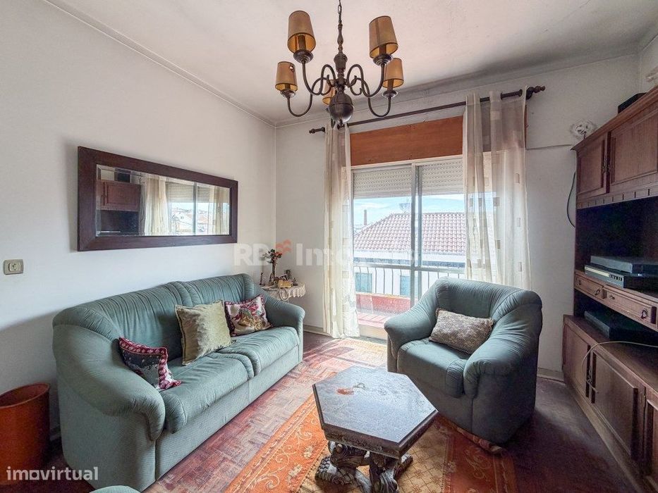 Apartamento T2 c/ Varanda - no Entroncamento