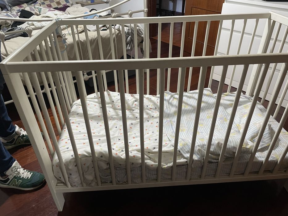 Berço bebé + colchao e estrado