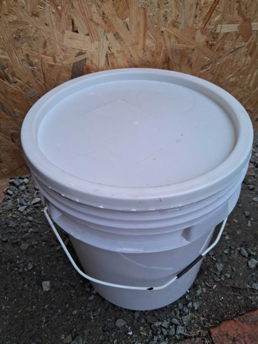 Продам пластиковые ведра б/у для меда, соленья, 25л