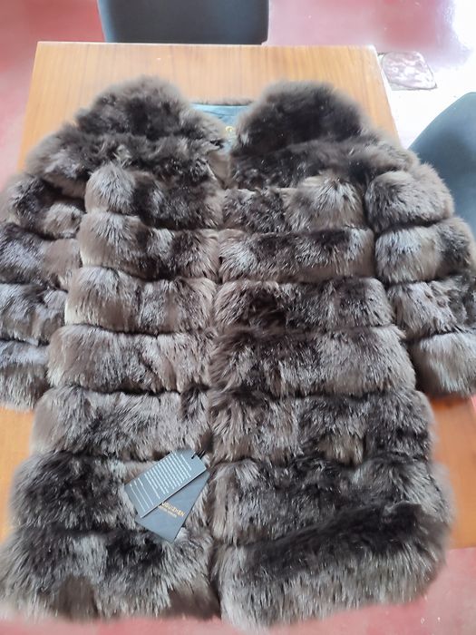 Шубка з штучного хутра.