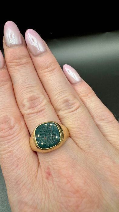 Męski złoty sygnet z herbem w krwawniku; próba: 14ct 585, waga: 6,93g, rozmiar: 21