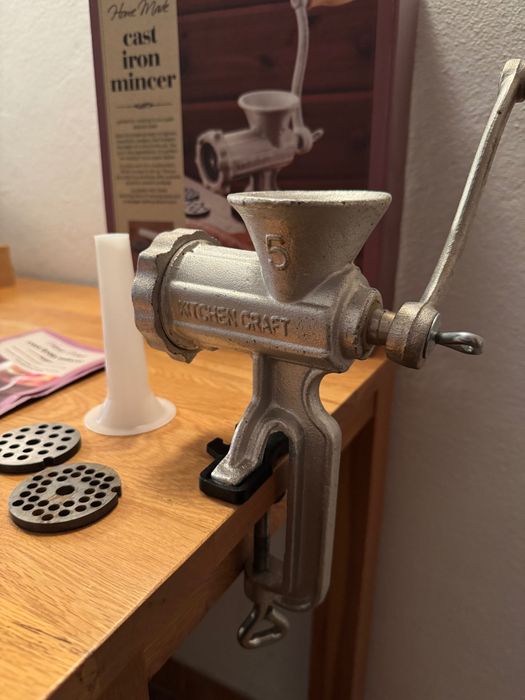 Meat/vegetable mincer or sausage maker.