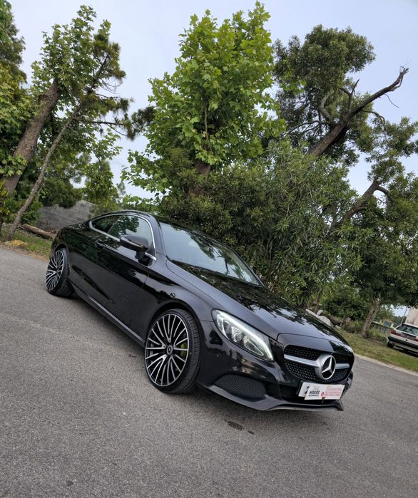 Mercedes-Benz  c220 coupe amg 
Elegância, desportividade e conforto num só carro.
Vendo Mercedes C 220 Coupé AMG Line de 2017, em excele