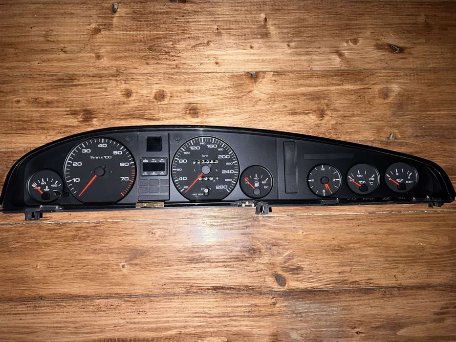 Приборна панель audi -100c4 приборка
