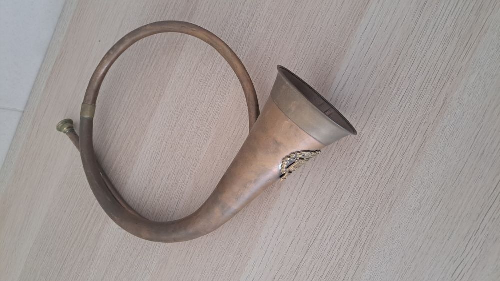 Trompas Antigas em Metal