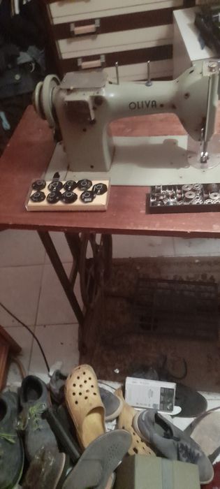 Maquina de costura manual oliva